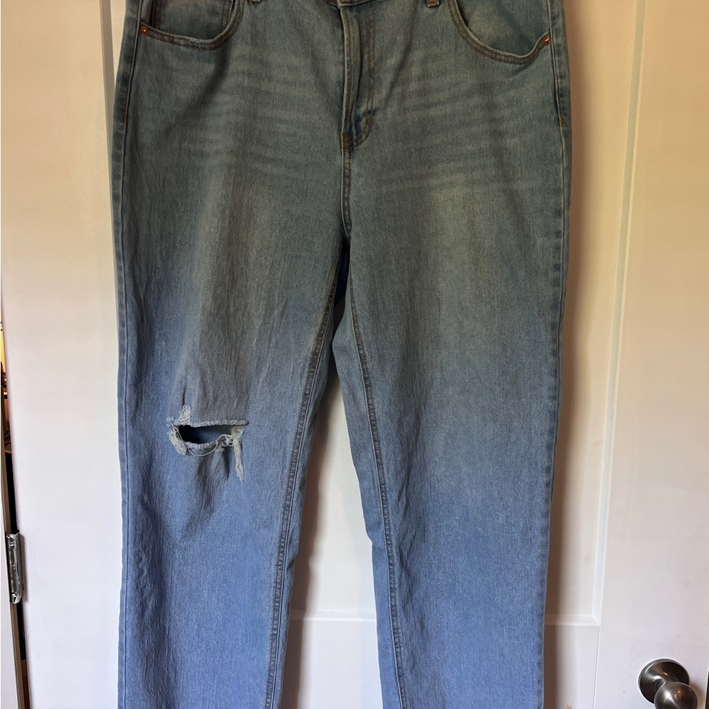 No Boundaries Light Blue Wash Straight Leg Jeans with Distressed Detail